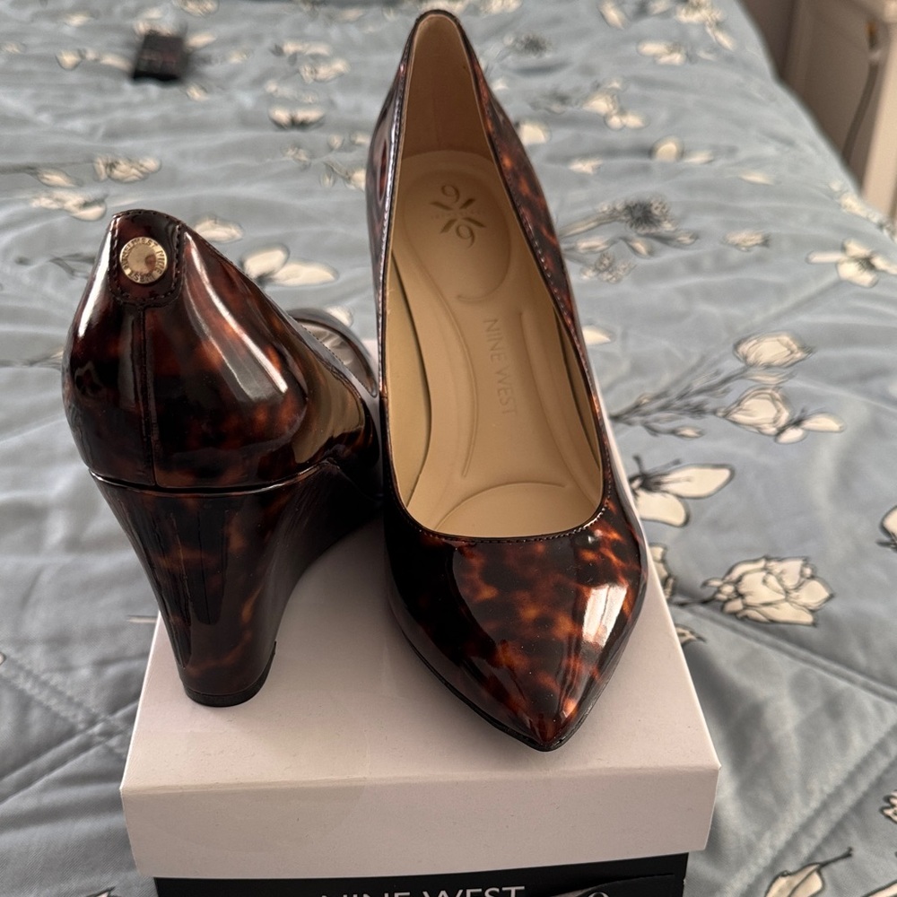 New in Box Nine West Brown Tortoise Heels